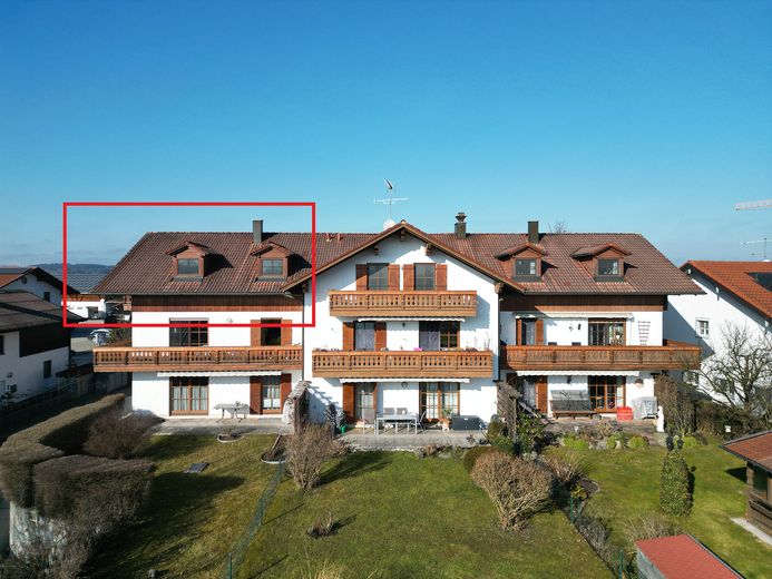 Provisionsfrei - 3 Zi. DG-Wohnung inkl. TG mit Wendelsteinblick - FREI – Außenansicht Südseite