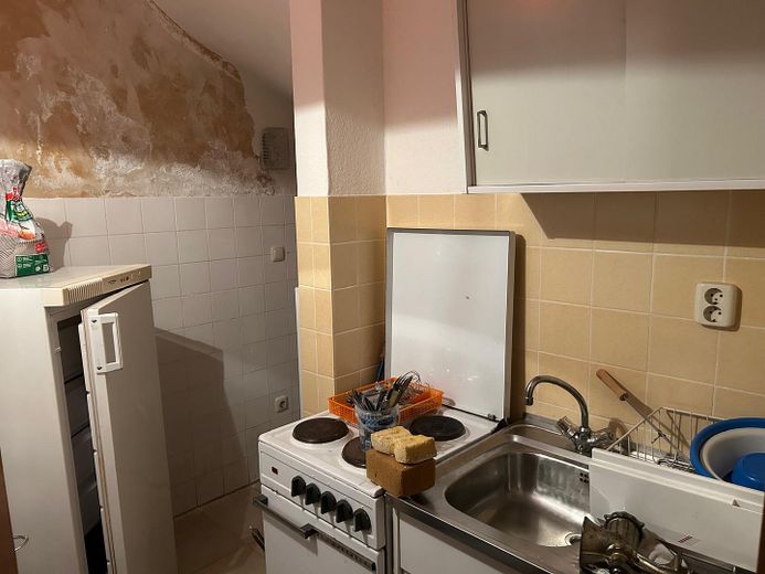 Casa unifamiliare ben tenuta con grande potenziale e terreno edificabile aggiuntivo a 54570 Neroth – Küche Keller mit nasser Wand