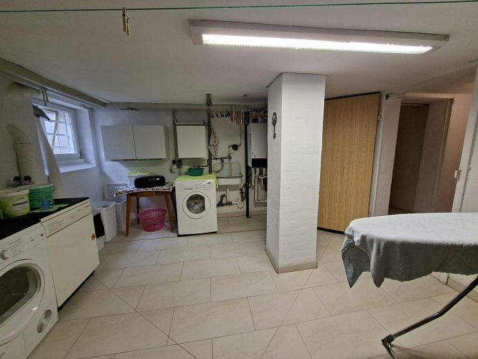 Freistehendes Zweifamilienhaus in Rumpenheim 7,5 Zimmer, 3 Bäder, gr. Garten, Garage, Ausbau möglich – Keller Waschraum Heizung