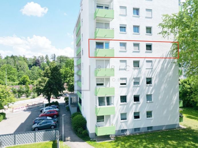 Bright 4-room apartment in a central and family-friendly location & parking space – Foto 1