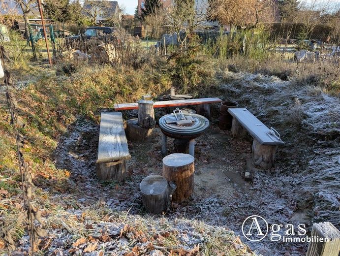 Großes Grundstück (zukünftiges Bauland) in Velten – Sitzecke