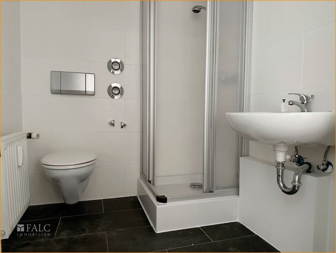 Badezimmer mit Dusche