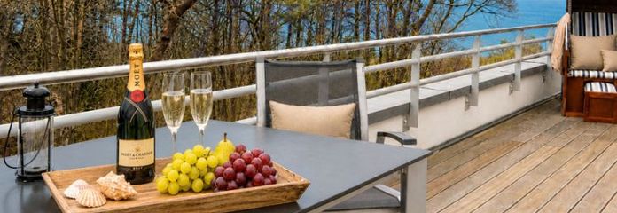 Meerblick-Penthouse mit direktem Strandzugang und separater Gästewohnung