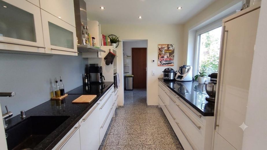 Exklusives Mehrfamilienhaus im westlichen Stadtteil von Lüdenscheid zu verkaufen – Küche und Hauswirtschaftsraum