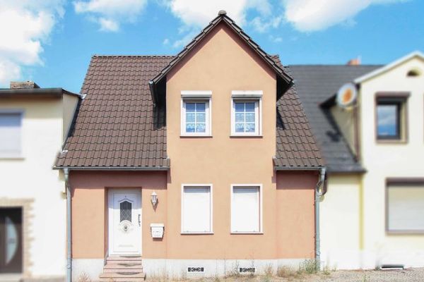 Petite maison d’habitation avec jardin et possibilités d’aménagement