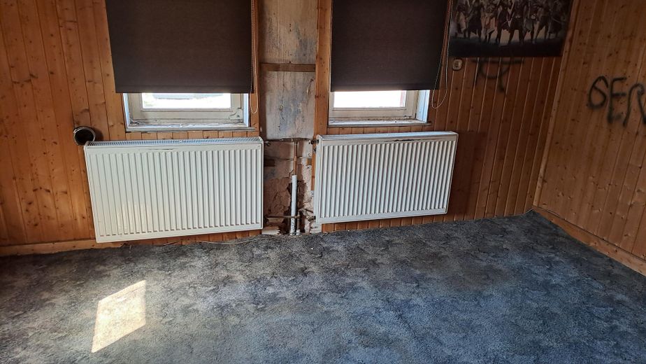 Kleines Einfamilienhaus -- HANDWERKER ZU MIR – Wohnraum_OG