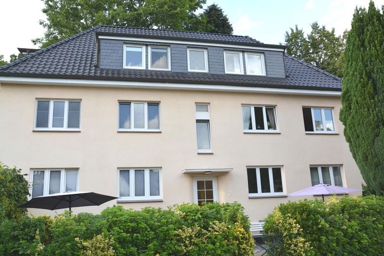 2,5-Zimmer-Dachgeschoss-Wohnung – Hausansicht