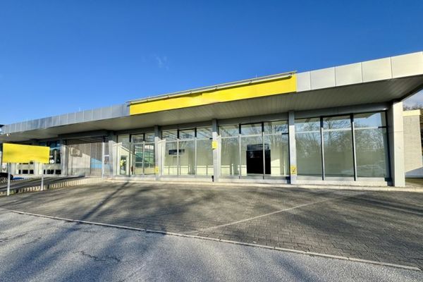 +++ Büyük satış alanı, en iyi konumda salon ve depo ile +++