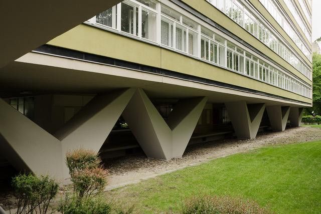 Oscar-Niemeyer-Haus, Ostfassad