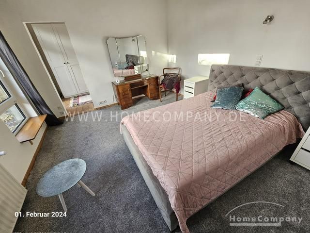 Große 3,5 Zi.-Altbauwhg., 2. OG, möbliert. Bad mit Wanne und Dusche, Balkon und kl. Garten zur gemeinschaftlichen Nutzung; Stellplatz vorhanden. – b25c7fb89bb758a56c9ca25e20f8a18c8660868a.jpg