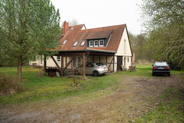 Waldrand‑Forsthaus mit Einliegerwohnung, Scheune & 5.920 m² Grundstück – Effizienzklasse B – Foto 2