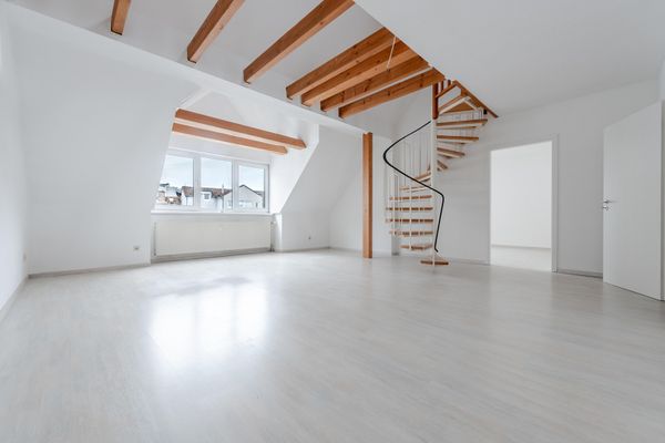 Loft-Feeling auf zwei Ebenen: Maisonette mit Galerie und Balkon mitten in Bensheim