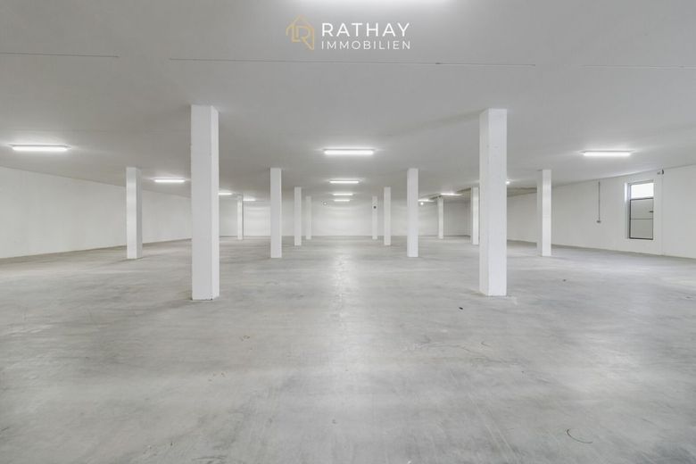 Surface de stockage attrayante de 400qm à louer à Schierling – Halle