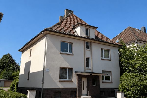Edificio residencial plurifamiliar completamente alquilado con cinco unidades y garajes en Bochum-Wattenscheid