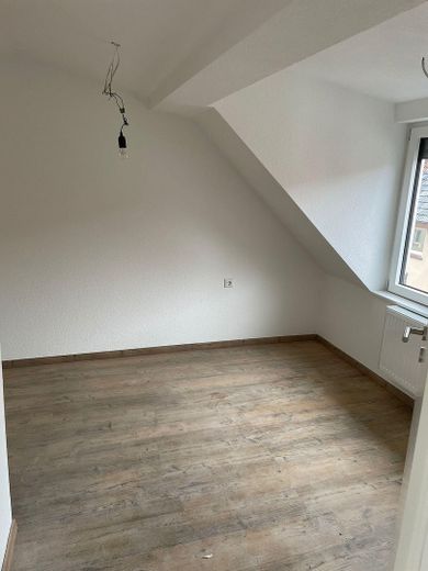 Attraktive 2,5-Zimmer-Dachgeschosswohnung in Walldürn – Zimmer