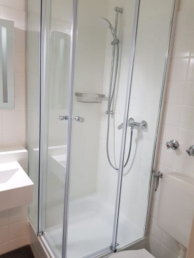 Keine Provision; 13,50 % Rendite,   Innenstadt, 1 min zur Uni, Balkon, neu renoviert – Bad