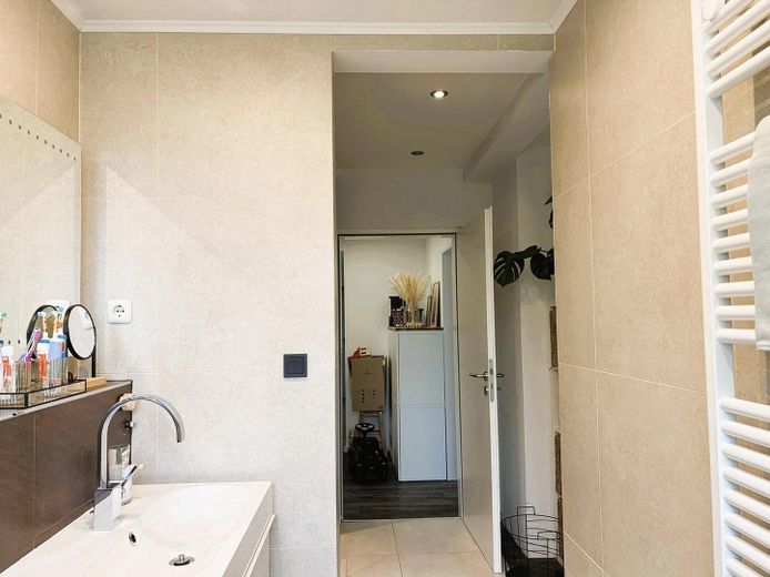 Ático rehabilitado integralmente con balcón orientado al sur, aire acondicionado y posibilidad de 2 unidades de vivienda – Foto 8