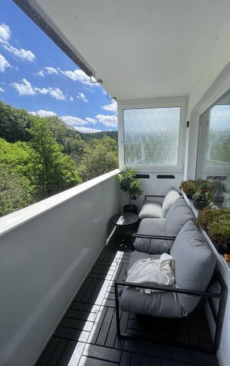 Helle renovierte 3-Zimmer Eigentumswohnung – Balkon