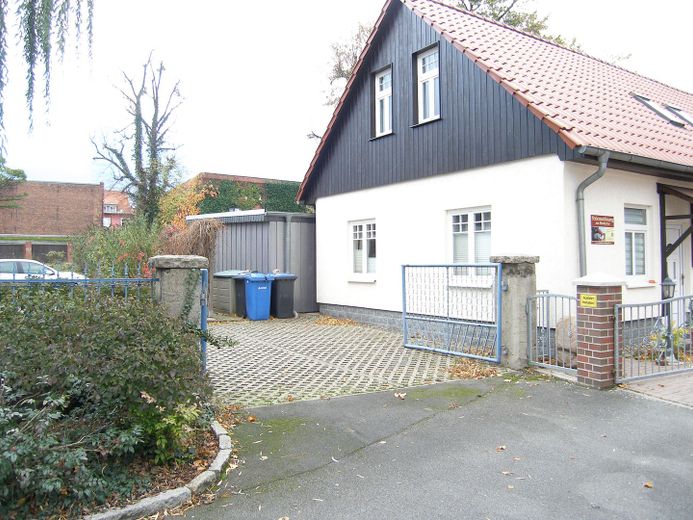 PKW-Stellplätze ab 35 €/M - Altstadt-Zentrum von Wernigerode – XXL-Stellplatz mit Torzufahrt 