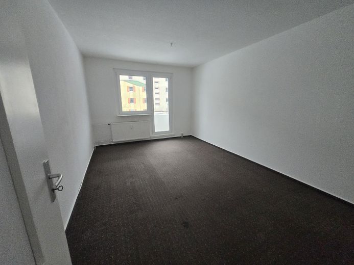 Bezugsfertige 4 Zi.-Whg mit Balkon u. EBK, Pilzheide in Walddrehna – Foto 5
