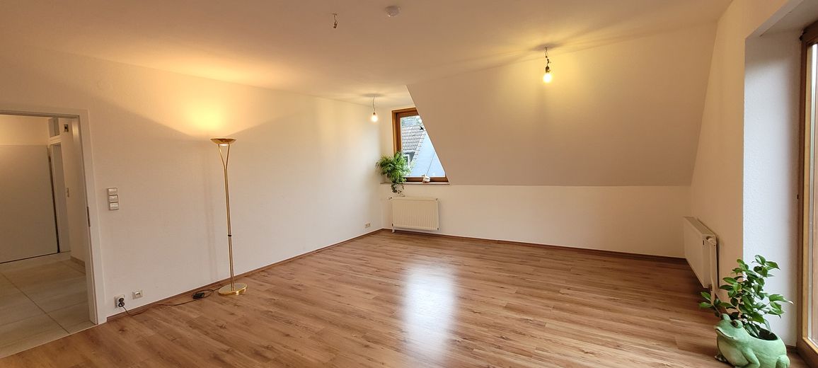 विशाल 2 कमरों का अपार्टमेंट - 90 m² - शांत स्थान पर, हरे-भरे Bönningstedt में (HH के उत्तर-पूर्व में) – Wohnzimmer