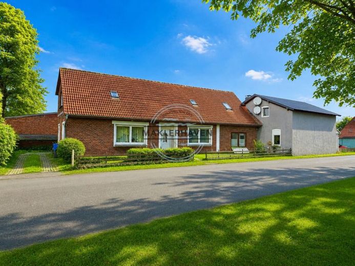 Wohn- & Gewerbeimmobilie mit Herz und Perspektive Wohnhaus mit 5 Einheiten & Autowerkstatt . – Foto 1