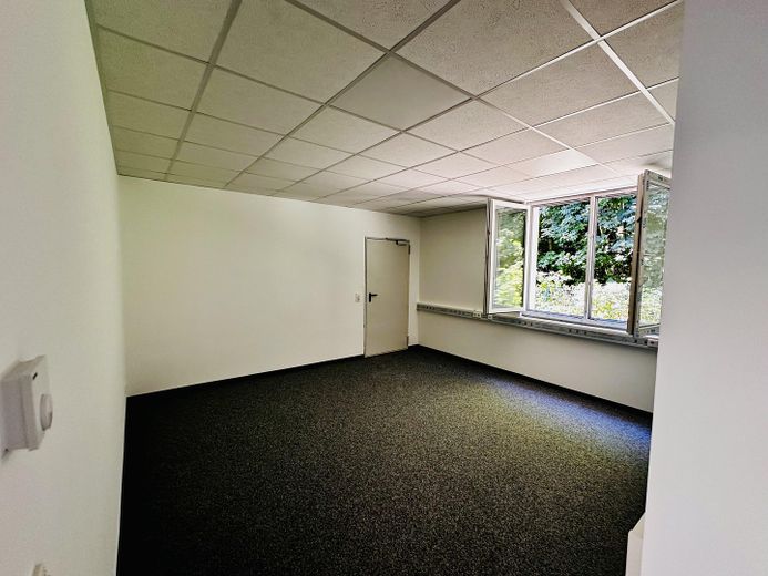 Neubau 2026 | Moderne Gewerbehalle mit Büro | 175 m² | Herten-Disteln – Büro links (mit Tür zur Halle)