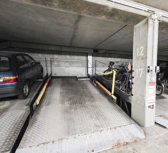 TOP RENOVIERTE UND KOMPLETT EINGERICHTETE 2,5-ZIMMER WOHNUNG IN SCHWABING WEST - PROVISIONSFREI – Tiefgaragenstellplatz PKW