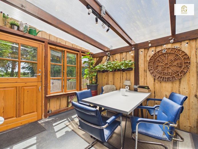 Charmantes modernisiertes und gepflegtes Einfamilienhaus mit der Möglichkeit einer Einliegerwohnung – Kaltwintergarten