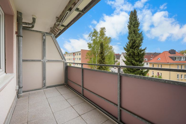 Balkon ve garajlı, yeni yenilenmiş 3 odalı daire – Fotoğraf 6