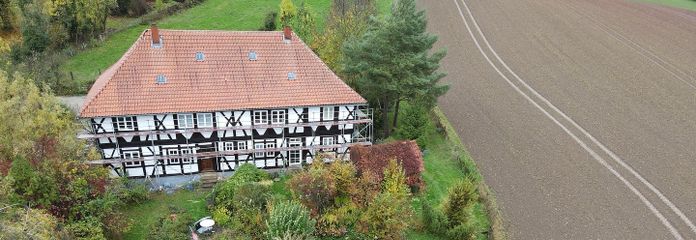 Südseite mit Garten (links)