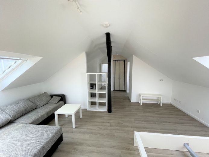 Bright city apartment => 5 min to Jahnplatz by train – Wohn-/Essbereich IV