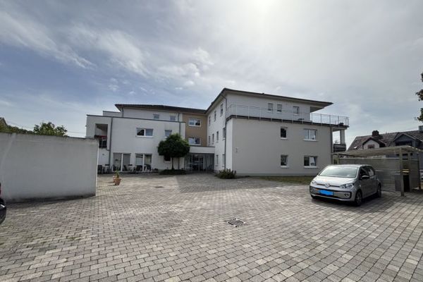 Barrierefreie 2 ZKB Wohnung mit EBK, Terrasse und Stellplatz, ab 55+