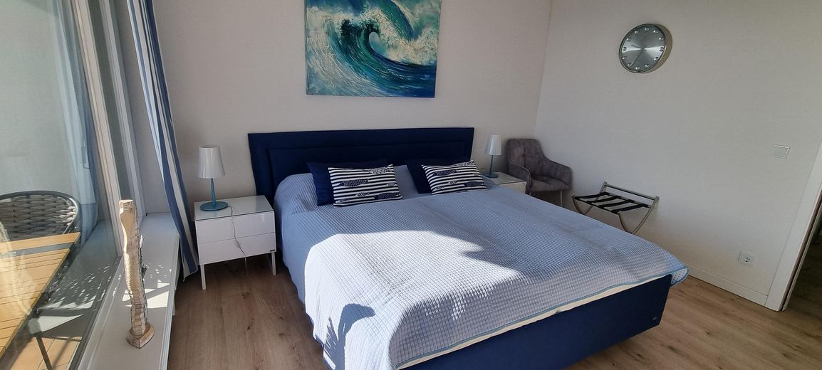 Deniz manzaralı! Plaja ve merkeze yakın, tamamen yenilenmiş üst düzey daire, 75 m², 2 oda – Fotoğraf 10