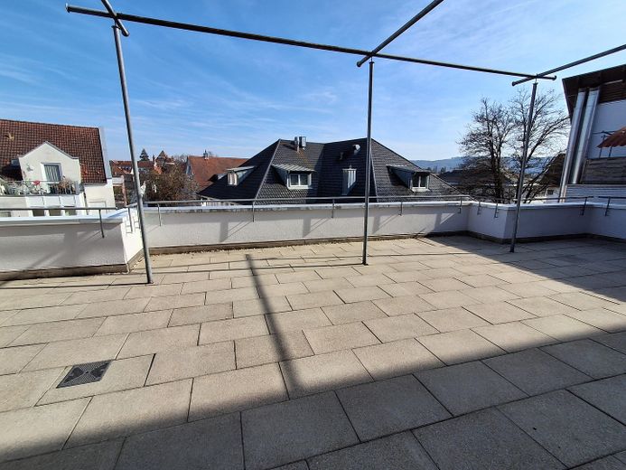 Zentral gelegene 4-Zimmer Maisonettewohnung mit 70m² Dachterrasse und Tiefgaragenstellplatz – Terrasse