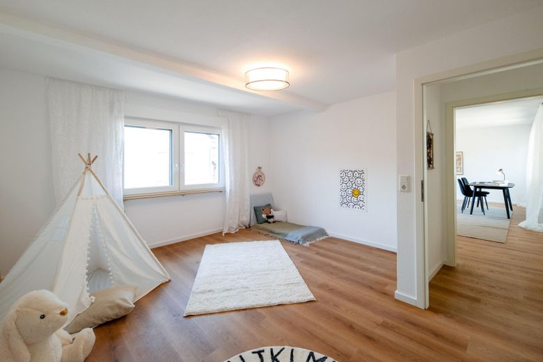 Provisionsfrei und sofort bezugsfertig: Renoviertes EFH mit Garten – Kinderzimmer