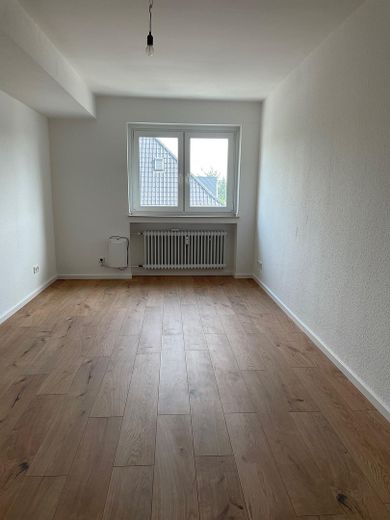 Im Herzen von Büderich - in 2024 kernsanierte wunderschöne 2-Zimmerwohnung mit Balkon – Schlafzimmer - Archivbild -
