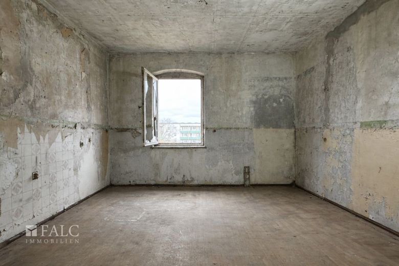 Provisionsfrei! MFH mit 308 m² für 79.500 EUR - 3 WE + DG-Ausbau + KfW-Potenzial – Küche OG - Ist-Zustand (leergeräumt)
