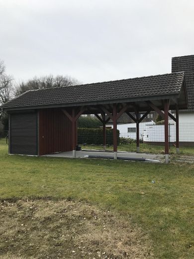 Carport mit Schuppen