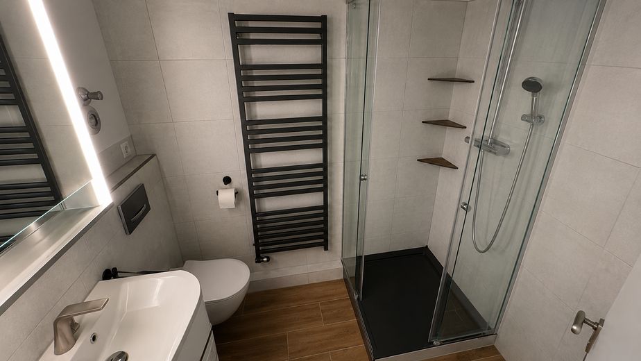 Mainz: Möbliertes WG-Zimmer | 15 m² | 550 € warm – Badezimmer