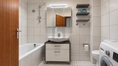 ЗДАНО В ОРЕНДУ, ДОГЛЯНУТО ТА ҐРУНТОВНО ІНВЕСТОВАНО – 1789665646_752fbe9.jpg