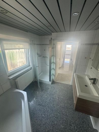 1-3 Familienhaus mit traumhaftem Garten und Pool – Foto 9