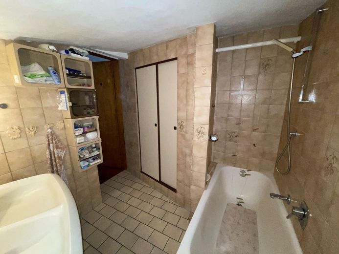 Bad mit Einbauschrank