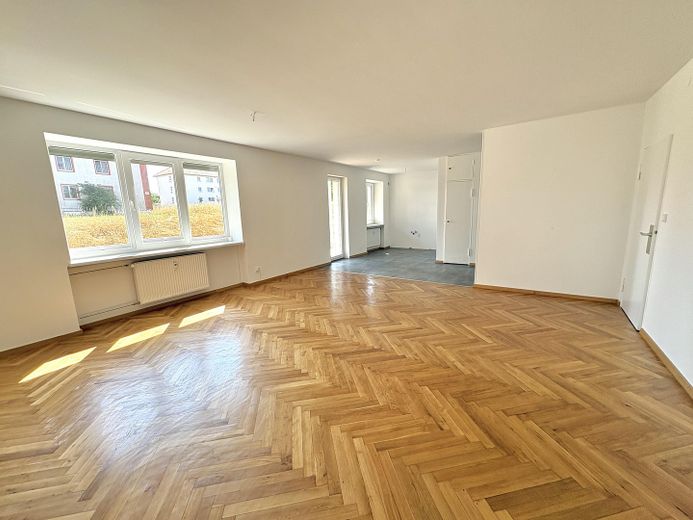 Modernisierte 3-Zimmer Wohnung – Wohnzimmer