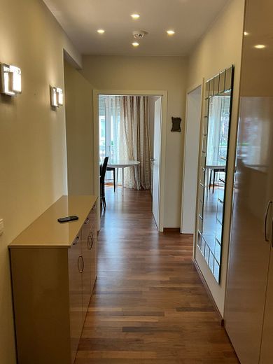 4 Zimmer Wohnung in einer Stadtvilla in Schmargendorf, Fußbodenheizung, Terrasse, 2 TG Stellplätze – Flur