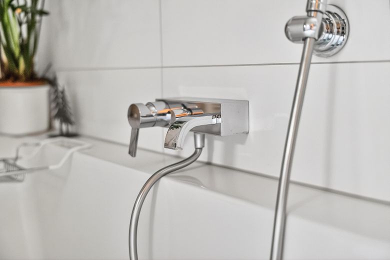 Stuck, Kamin, Altstadtterrasse – elegantes Wohnen im historischen Esslingen (ohne Provision & frei) – Armaturen Bad