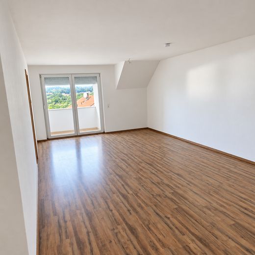Wohnen auf 2 Ebenen: Helle 4,5-Zi.-Maisonette, 109 m², Loggia, Weitblick & Stellplatz in Osterburken – Zdjęcie 10