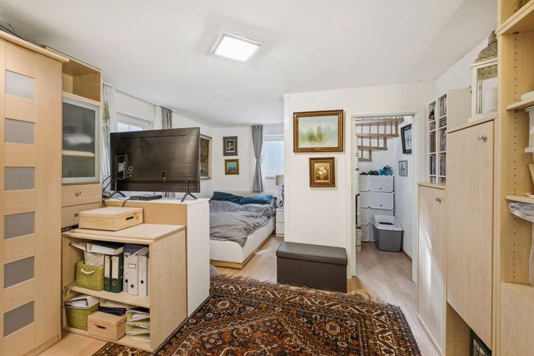 EG-Wohnung mit 134 m² großem Süd-Westgarten und direkt zugänglichem beheiztem Hobbyraum (21 m²) – Hobbyraum