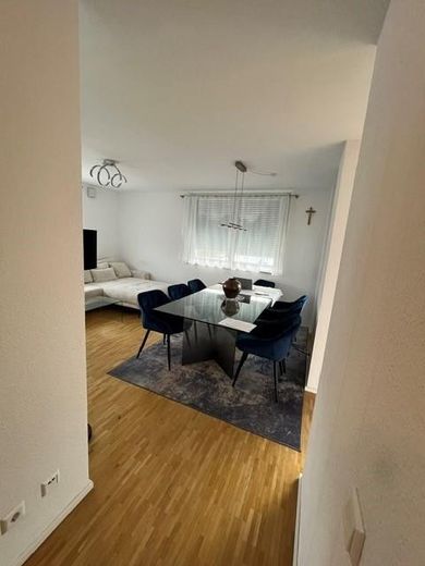 Helle, zentrale 2-Zimmer Wohnung – Essbereich