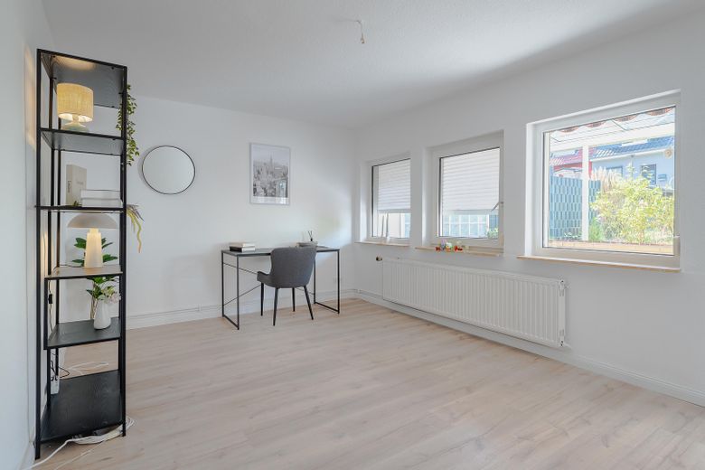 Move in and feel at home – modernized terraced house – Büro